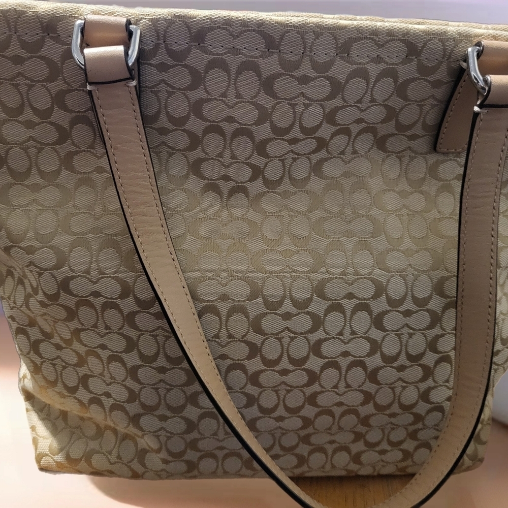 Coach Signature Stripe Tote. Beige And Blue. - Picture 3 of 7